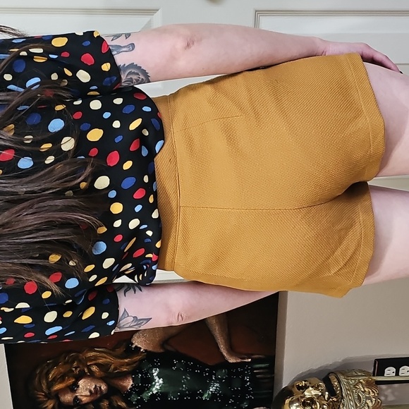 Forever 21 Gold Mustard Yellow High Rise Flat Front Pleated Hot Pants Shorts - Picture 3 of 7